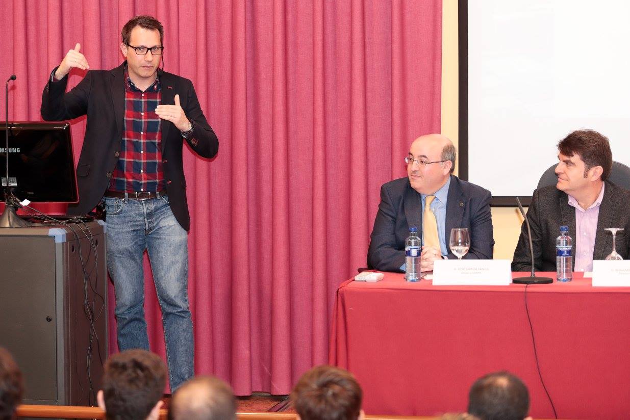 Jonathan Solís en la entrega sus premios de la Olimpiada de Ingeniería Informática